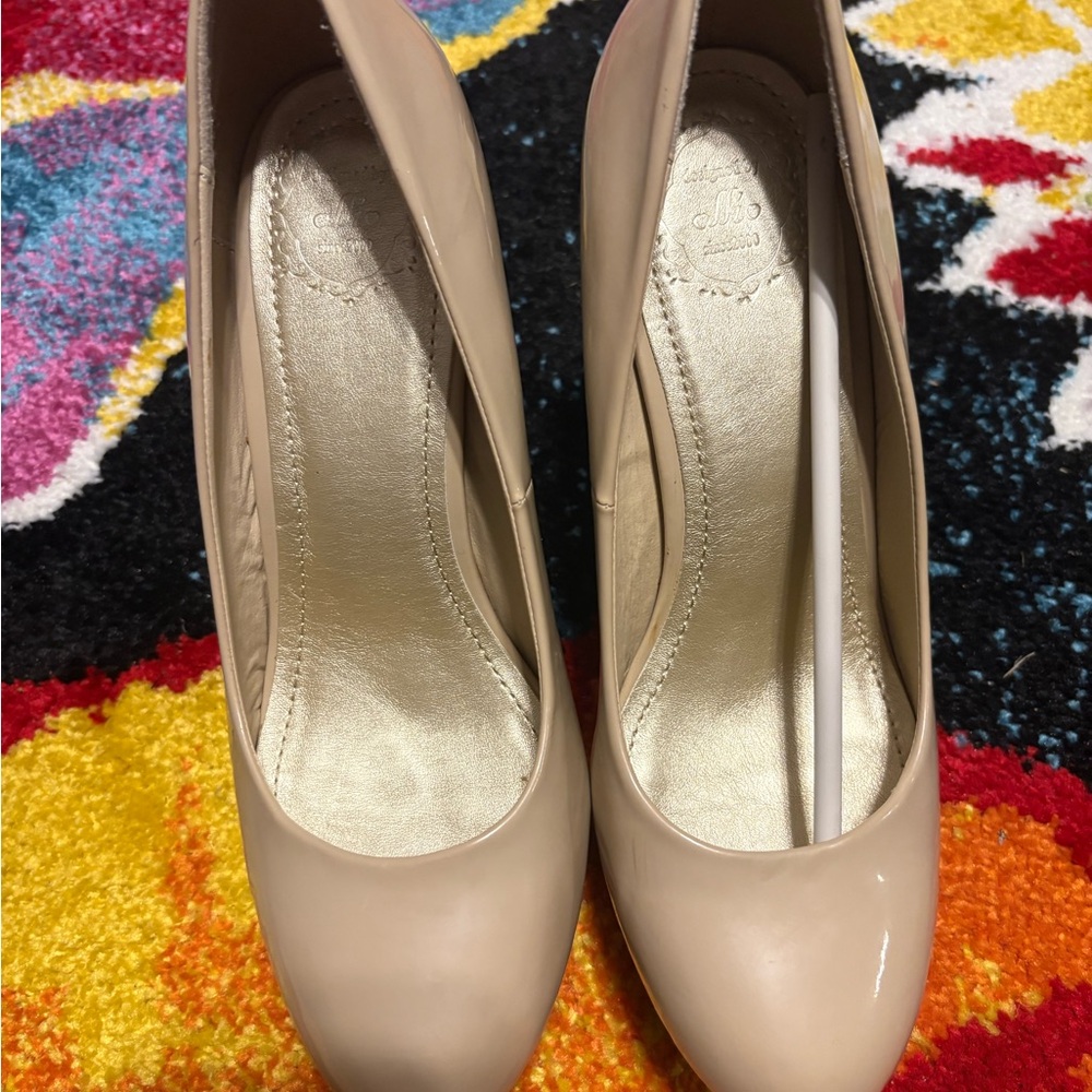 Elegant Cream Women's Pumps